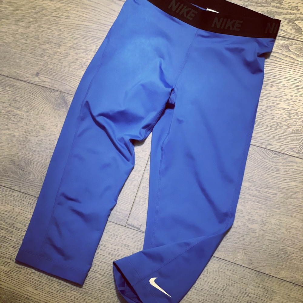 NIKE✨Dri Fit Capri Length Workout Legging